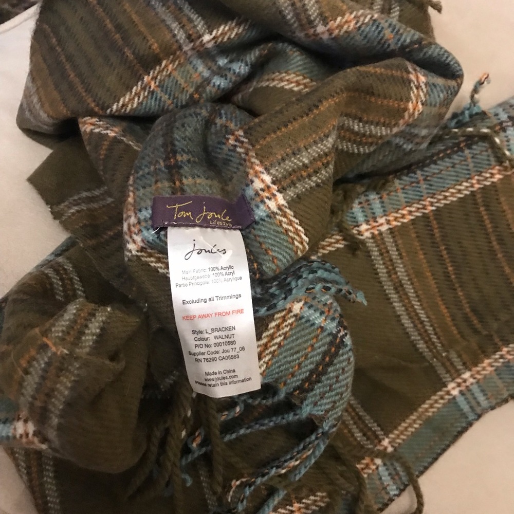 Tom joule scarf - Picture 2 of 3